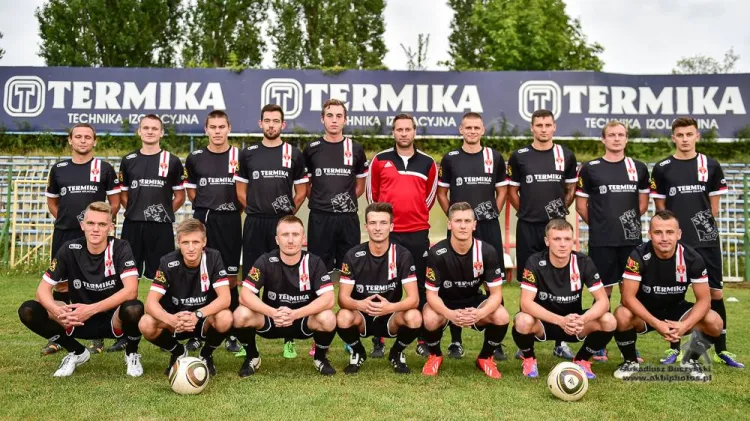 Piłkarze Polonii Gdańsk zajmują obecnie pozycję wicelidera V ligi zaraz za Olimpią Osowa. Czy trójmiejskie zespoły utrzymają się na szczycie po nadchodzącym weekendzie?