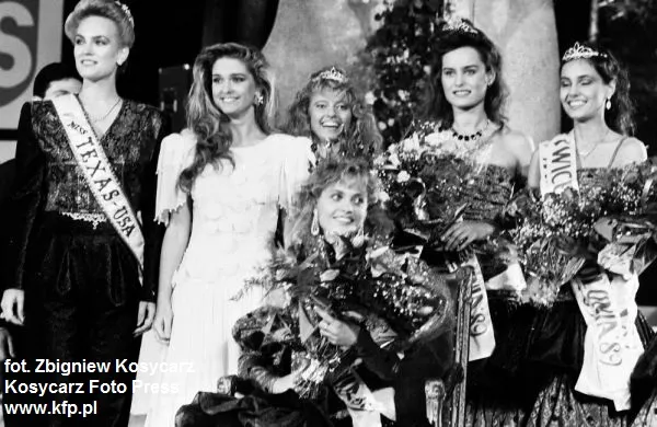 Finał wyborów Miss Polonia w Operze Leśnej, lipiec 1989 roku. Koronę zdobyła Aneta Kręglicka.