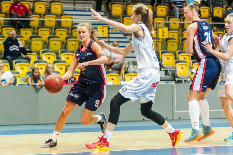 W debiucie w Tauron Basket Lidze Kobiet Kamila Podgórna zdobyła 8 pkt i razem z Jeleną Skerović oraz Paris Johnson była najskuteczniejszą koszykarką Basketu w meczu w Krakowie.