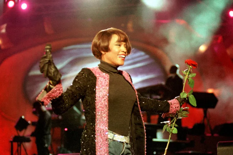 22 sierpnia 1999 roku odbył się jedyny w Polsce koncert Whitney Houston. Sopocka publiczność, mimo dużego opóźnienia i fatalnej aury, gorąco przyjęła amerykańską piosenkarkę.
