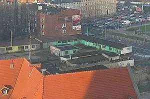 Działka, na której dziś stoją parterowe białe, żółte i zielone baraki, wczoraj została oddana w użytkowanie wieczyste za 21 mln zł.