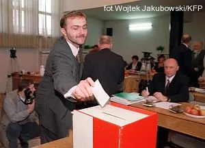 Wojciech Szczurek po raz pierwszy został prezydentem Gdyni w 1998 roku. Wybrali go gdyńscy radni.