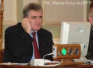 Prokuratura ma dysponować nagraniem rozmowy telefonicznej, w której Bogdan Oleszek obiecuje Wiesławowi Ch. pomoc w pozostaniu na stanowisku dyrektora MOKF-u.
