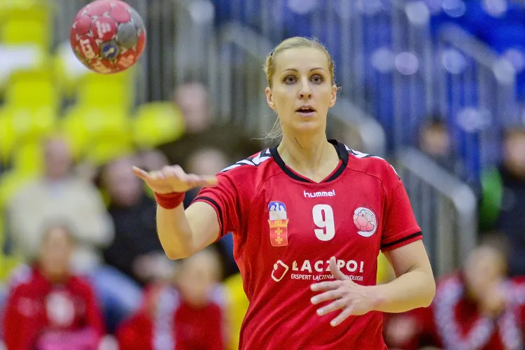 Karolina Siódmiak dotychczasowemu liderowi rzuciła 8 bramek i w dużej mierze jej trafienia zadecydowały o podziale punktów w sobotni wieczór w Gdańsku. 