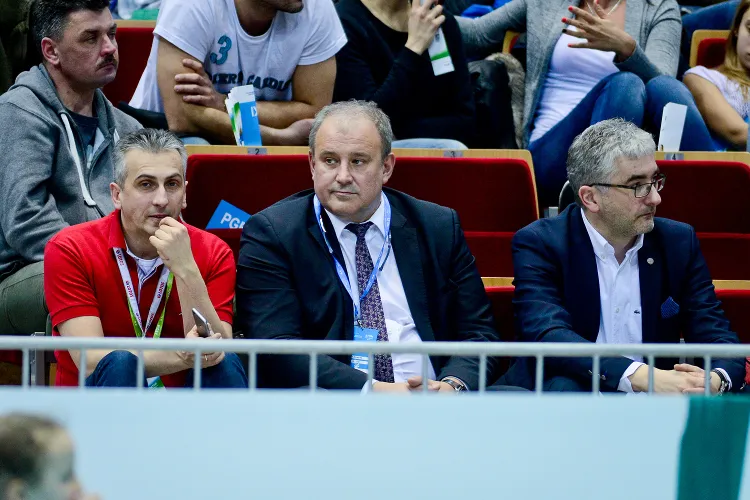 Prezes Roman Szczepan Kniter (z prawej), który związany jest także z siatkarkami PGE Atomu Trefla związał z klubem koleją osobą zaangażowaną w tę dyscyplinę sportu, ale w męskim Lotosie Treflu Gdańsk. Wiceprezesem koszykarskiego Trefla został Dariusz Gadomski (z lewej)
