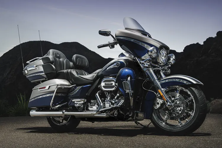 Dla żądnych unikatowych maszyn, Harley-Davidson przygotował możliwość zakupu modelu Ultra Limited w wersji CVO (Custom Vehicle Operations). Przedstawiciel serii ręcznie składanych motocykli, przekraczający wszelkie znane granice stylu i luksusu, waży 433 kg.