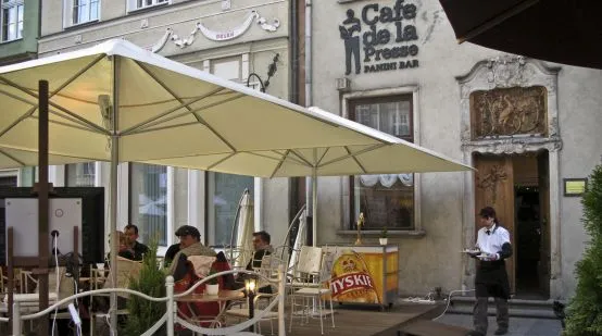 Cafe de la Presse - to wyjątkowe miejsce, w którym można przenieść się w czasie do początków XX wieku.