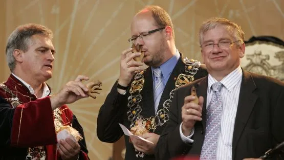 Międzynarodowe Targi Gdańskie są m.in. organizatorem Jarmarku Dominikańskiego. Jednak w tym roku Andrzej Spiker (pierwszy z prawej) już nie otworzy tej imprezy.