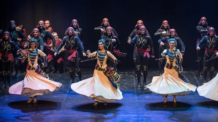Show muzyczno-taneczny zespołu Rustavi był okazją do poznania folkloru i tańców ludowych w bardzo efektownym, żywiołowym wykonaniu kilkudziesięciu gruzińskich artystów.