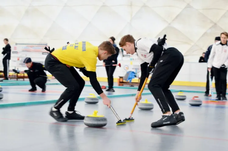 Przez trzy dni na gdańskim lodowisku będzie rywalizowało 30 zespołów curlingowych z całej Europy.