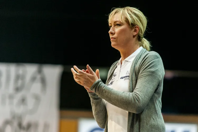 Trener Katarzyna Dydek może być zadowolona z zespołowej gry swojej drużyny, która przyczyniła się do czwartej wygranej w sezonie TBLK.
