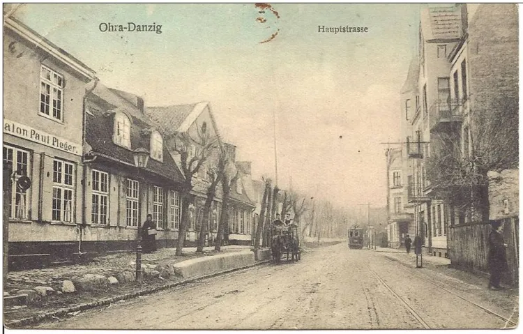 Główna ulica dawnej Oruni na pocztówce z początku XX wieku. To przy tym trakcie doszło do zabójstwa opisanego w artykule.