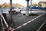 Skutki awarii wodociągowej na skrzyżowaniu ul. 3 Maja i ul. Nowe Ogrody w Gdańsku