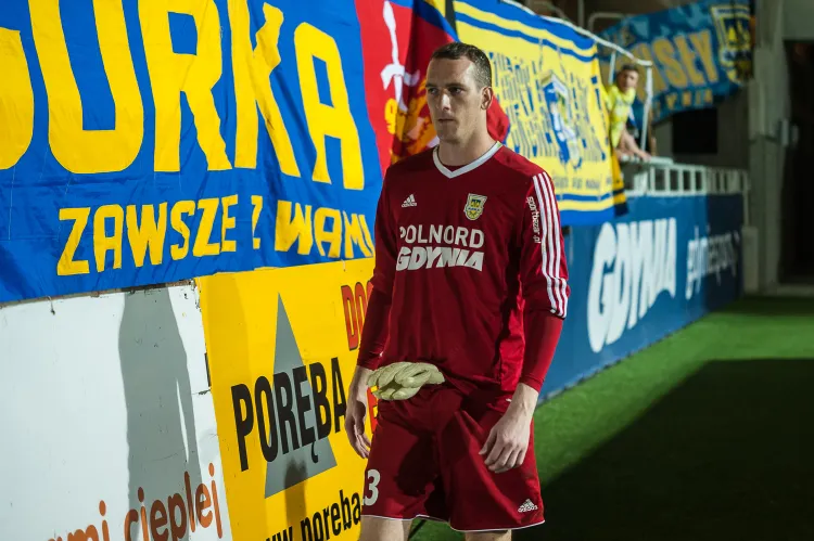 Arka jest drugim klubem Konrada Jałochy, do którego został wypożyczony z Legii Warszawa. 2013 rok bramkarz spędził w Chojnicach. W poniedziałek przypomni się w tym mieście. 