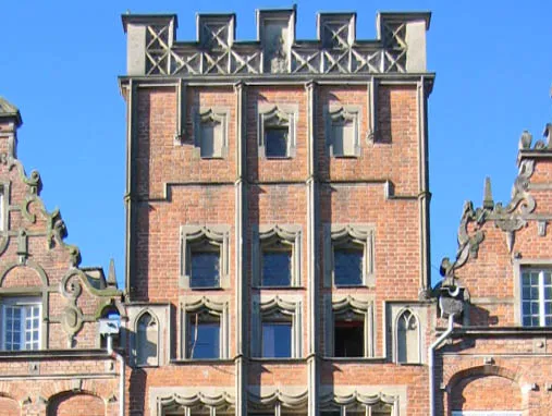 Szczyt fasady Domu Schlieffów. Choć prezentowana na zdjęciu fasada jest powojenną rekonstrukcją, oryginał przetrwał do dnia dzisiejszego w Berlinie. 