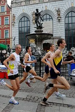 Biegacze po raz kolejny będą przemierzać ulice historycznego śródmieścia Gdańska.