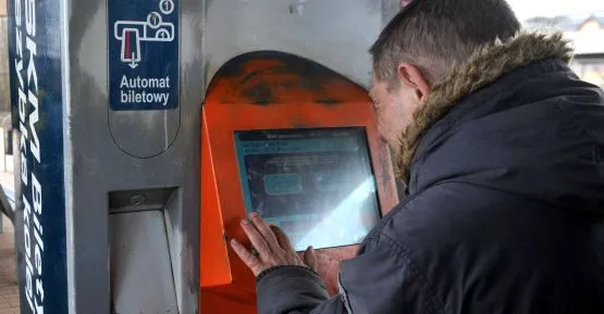 Automaty biletowe SKM to na razie jedyna namiastka nowoczesności w systemie dystrybucji biletów w Trójmieście.