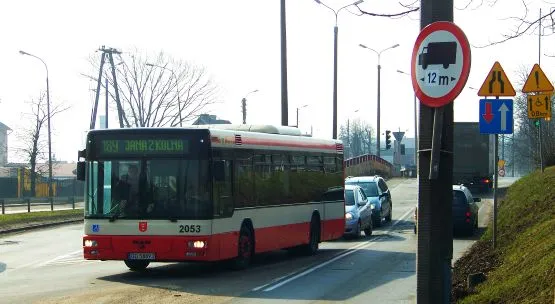 Teraz kierowcy autobusów mogą bez przeszkód pokonywać stalowy most na Lipcach.