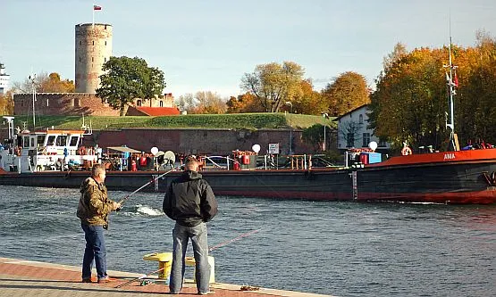 Jeżeli powiedzie się program użeglowienia polskich rzek, Gdańsk może znowu stać się portem morsko-rzecznym i na jego wodach pojawi się więcej barek towarowych.