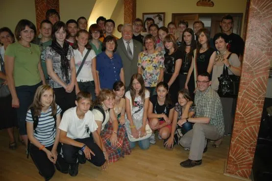 Lech Wałęsa opowiadał o Solidarności i przemianach w Polsce. Uczniowie z Ukrainy pytali czy się nie bał. "Cały czas się boję" - powiedział Prezydent.