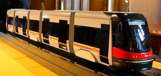 Tak prezentuje się makieta tramwaju 120Na z malowaniem warszawskim. Podobny już wkrótce ujrzymy na gdańskich torach.