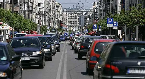 Tłok na ul. Świętojańskiej zachęca niektórych motocyklistów do szybiej jazdy środkiem ulicy.