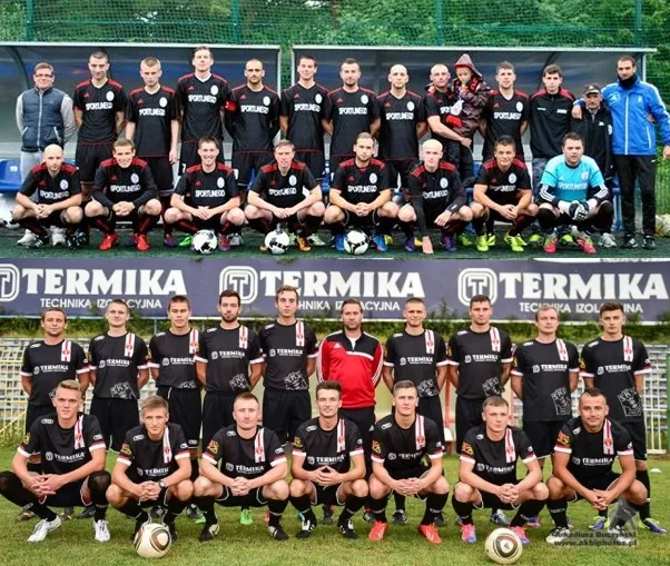 Olimpia Osowa (na górze) i Polonia Gdańsk (na dole) to czołowe zespoły V ligi. W niedzielę o godz. 14 rozegrają derbowy pojedynek na boisku przy ul. Nauczycielskiej.