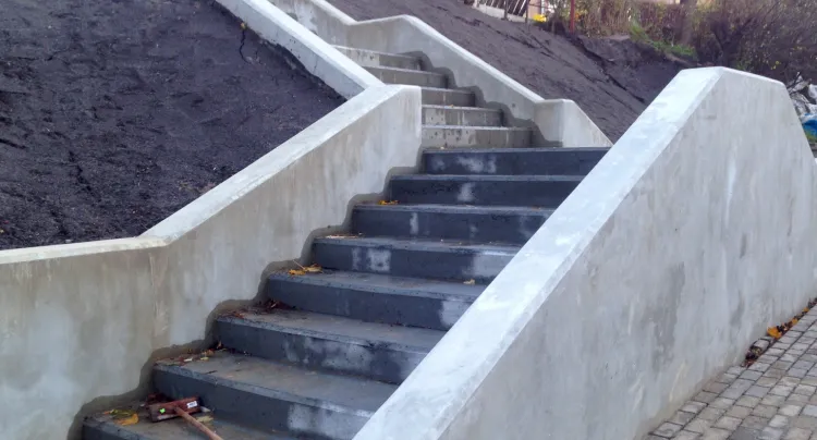Prace przy budowie nowych schodów potrwają do 27 listopada, choć większość prac została wykonana