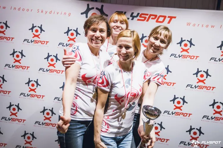Karolina Papaj (najwyżej) z Trójmiasta zdobyła z drużyną Flyspot Chicks złoty medal tunelowych mistrzostw Polski.