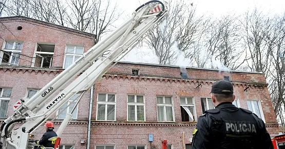 Po interwencji policjantów w Gdańsku na ul. Na Stoku, w akcję wkroczyli strażacy. 