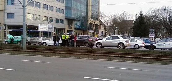 Do wypadku doszło na wysokości ulicy Szymanowskiego.