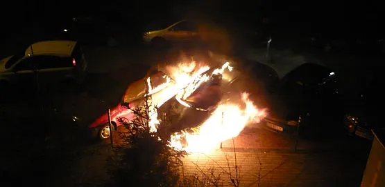 Pożar Nissana w nocy z 8 na 9 grudnia na ul. Sztormowej.