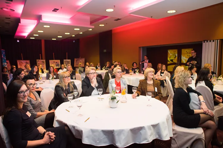 Na trójmiejską edycję "Uśmiechu Kobiety" przybyło ponad 70 kobiet piastujących wyższe stanowiska kierownicze. Spotkanie odbyło się w kameralnej atmosferze hotelu Mercure Gdańsk Stare Miasto.