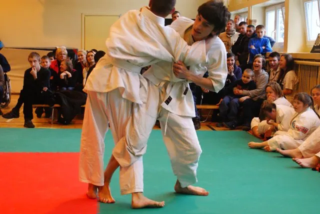 Treningi judo dla niepełnosprawnych intelektualnie funkcjonują z powodzeniem w różnych polskich miastach. Mogą stanowić cenny element terapii.