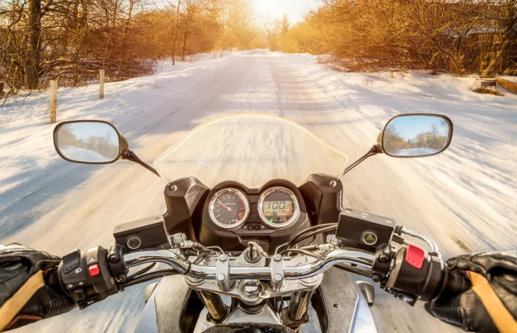 Czy jazda motocyklem zimą może być przyjemna?