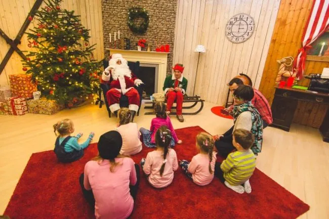 Choć do świąt jeszcze dwa tygodnie, dzieci mogą już spotkać się w Trójmieście ze Św. Mikołajem i wręczyć mu własnoręcznie napisany list. 