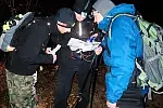 Drużyna GR3miasto na trasie pieszej Nocnego Marszu na Orientację pt. Darżlub 2015