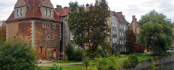 Baszta Kotwiczników, stojąca pomiędzy ulicą o tej samej nazwie, Podwalem Przedmiejskim a Motławą, zyska nowoczesnego sąsiada. 