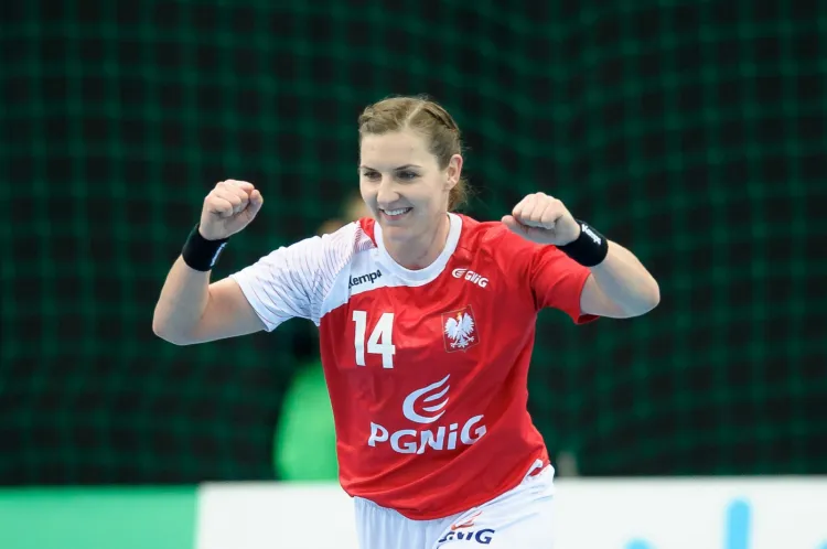Karolina Kudłacz-Gloc w meczu z Węgierkami zdobyła 8 bramek i zaliczyła 4 asysty. Kapitan reprezentacji Polski karierę rozpoczynała w Vambresii i Słupi, a na międzynarodowej arenie debiutowała jako zawodniczka Naty AZS AWFiS Gdańsk. Od 2006 roku gra w niemieckim HC Lipsk. 