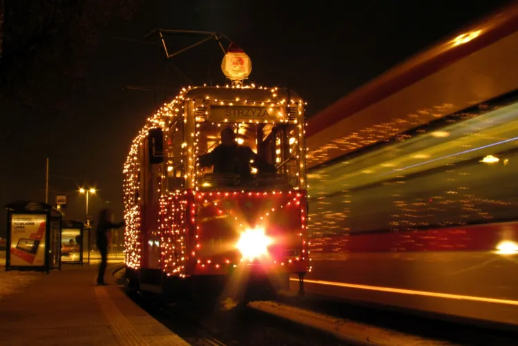 Udekorowany tramwaj pojawi się na torach 16 grudnia i będzie kursować do 23 grudnia.