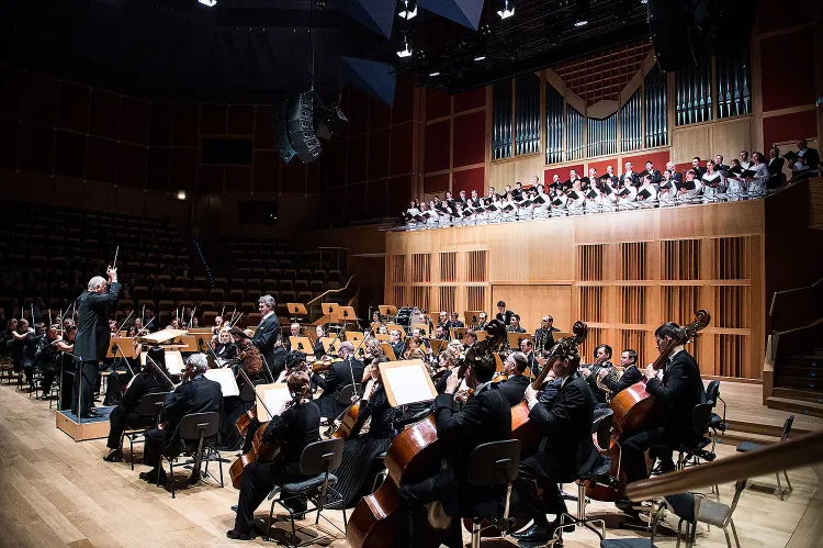 Mając na uwadze niezmiernie wysokie ceny biletów można było spodziewać się wykonawców pokroju Filharmoników Berlińskich. 