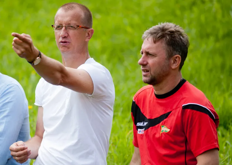 Marek Jóźwiak (z lewej) zakomunikował, że w 2016 roku Lechia będzie miała nowego trenera, a także przyznał, iż nieco za szybko rozstano się z Jerzym Brzęczkiem (z prawej).