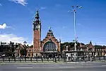 Dworzec Gdańsk Główny został otwarty w 1900 roku. Ponad 80 lat później, na japońskiej wyspie Kiusiu powstała jego replika.