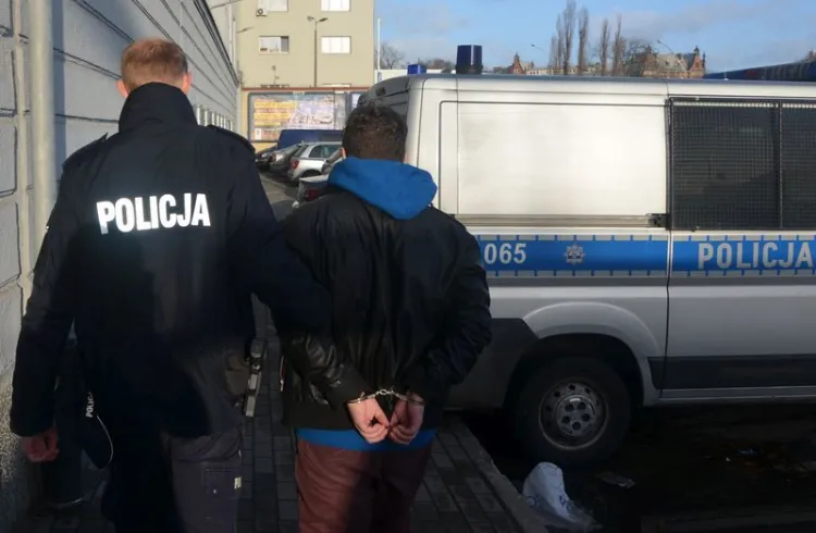 Adnrzej W. usłyszał już zarzuty dotyczące oszustw dokonanych w Sopocie oraz w Gdańsku. Policja nie wyklucza, że ich lista się zdecydowanie wydłuży.
