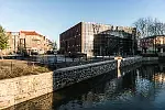 Nowe siedziba Wojewódzkiego Funduszu Ochrony Środowiska i Gospodarki Wodnej w Gdańsku powstała przy ul. Rybaki Górne nad kanałem Raduni.