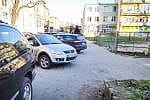 Parkowanie na ul. Waryńskiego we Wrzeszczu Górnym po zakończeniu remontu chodnika.