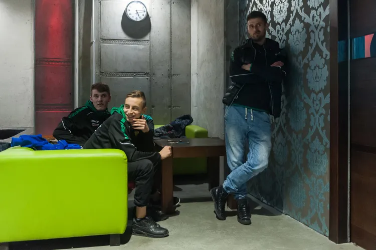Grzegorz Kuświk (z prawej) czeka jak w zimowym oknie transferowym rozwiną się zamierzenie Lechii odnośnie wzmocnienia ataku. 