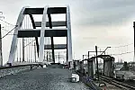 Porównanie wizualne gabarytów nowego i starego mostu.