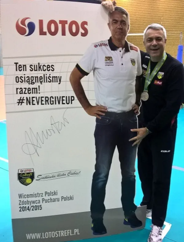 Lotos Trefl na aukcję WOŚP przekazał m.in. 2-metrowy tekturowy stand z podobizną Andrei Anastasiego oraz srebrny medal PlusLigi.