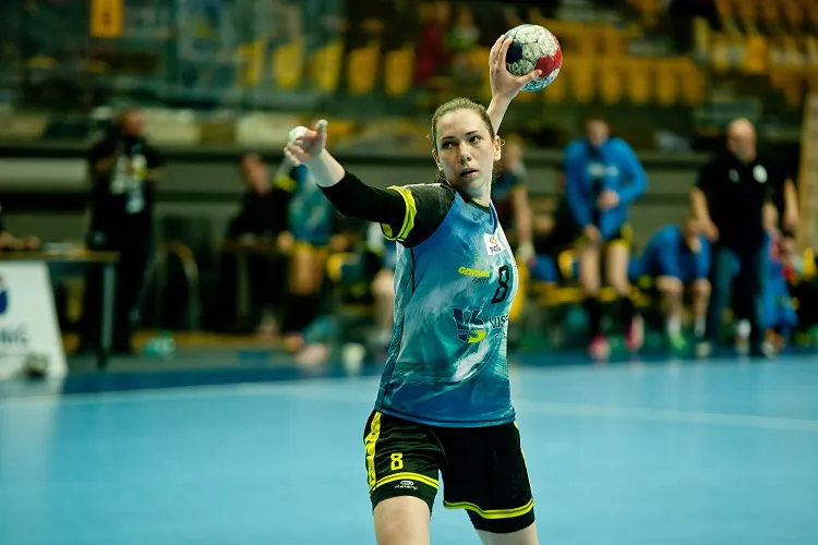 Monika Kobylińska rok 2015 rozpoczynała jako rezerwowa Vistalu, a kończyła jako druga zawodniczka pod względem strzelonych bramek reprezentacji Polski w finałach mistrzostw świata. 